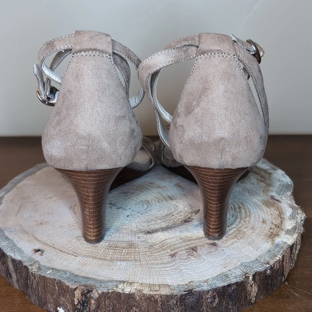 NINE WEST Tan Suede wedge heel Sz 9M